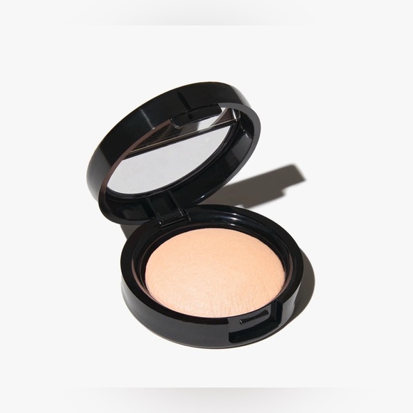 Laura Geller Other - Laura Geller Baked Natural Glow Highlighter in Vanilla
